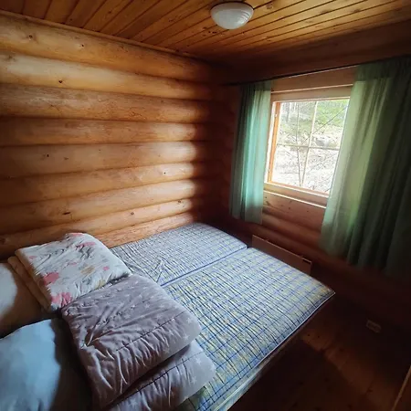 Kalliorinteen Moekit Havupirtti Chalet Töysä