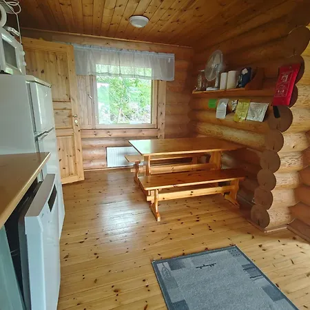 Kalliorinteen Moekit Havupirtti 木屋